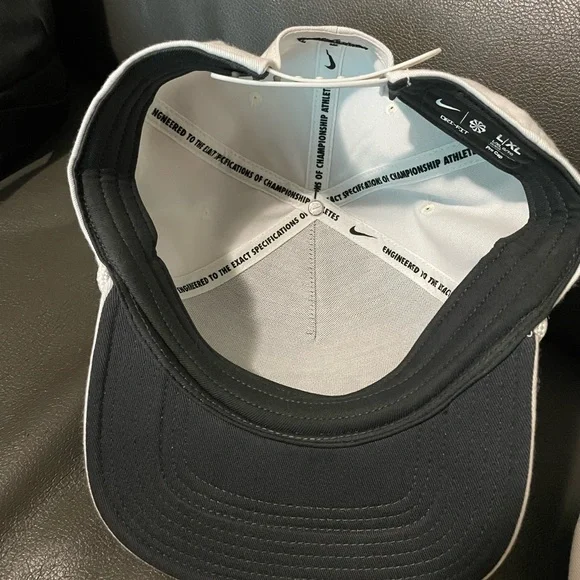 Nike White and Black Logo Cap - Picture 3 of 4